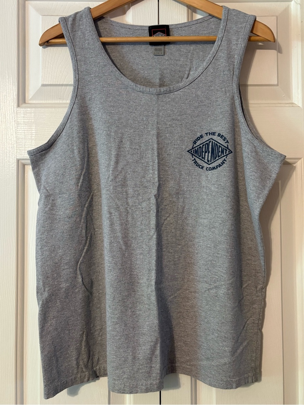 Independent Trucks Skateboards Grey Tank Top with Chest Logo - men’s large